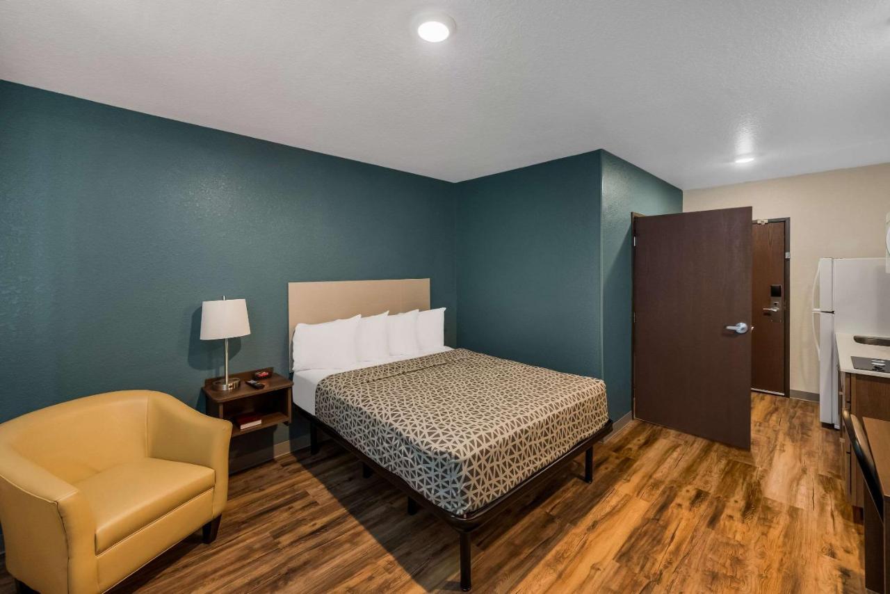 Woodspring Suites West Palm Beach Century Village  Exterior photo